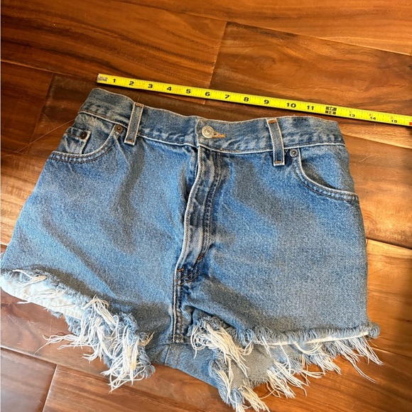 Levi’s Frayed Hem Denim Shorts size 24 (0881) - Picture 2 of 6